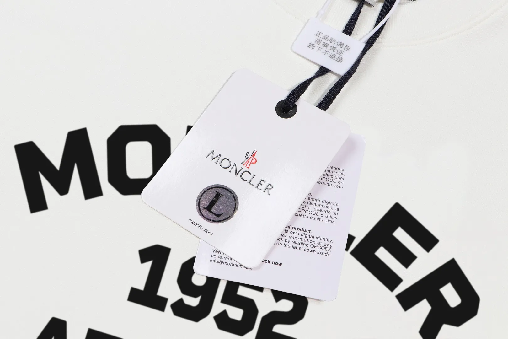 📦 📦 【 In Stock】 〖 𝐌𝐎𝐍𝐂𝐋𝐄𝐑~ 〗 440g 2025 T ， ， Premium Breathable Same Style ：Black White Size：S M L XL 2XL